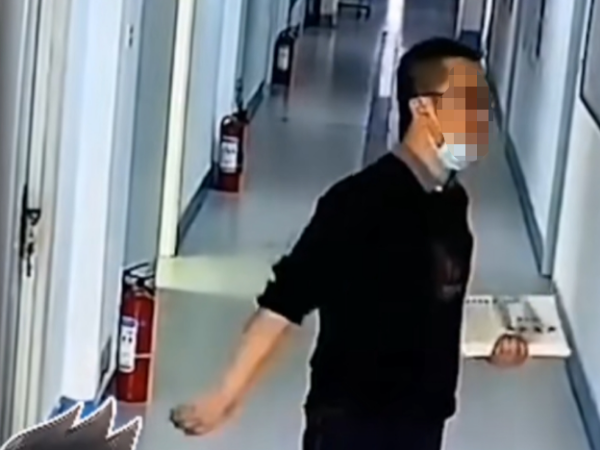 學校視頻監(jiān)控系統(tǒng)記錄下的他笑了，你呢？